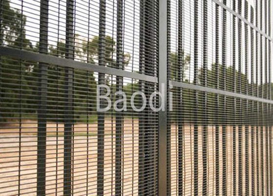 Μαύρο πλέγμα ασφάλειας που περιφράζει 76.2mm X 12.7mm, εύκολα συγκεντρωμένη περίφραξη ασφαλείας αεροδρομίου
