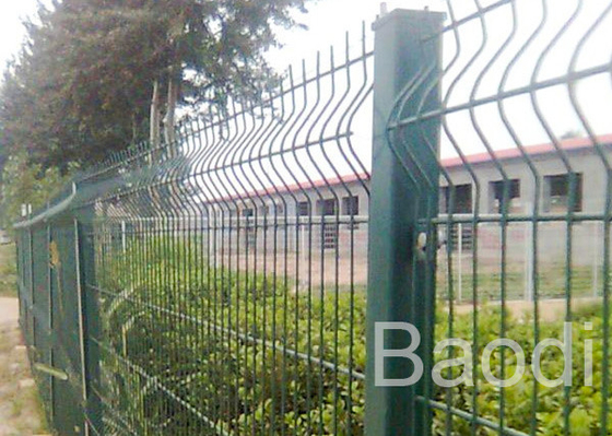 Πράσινο βινυλίου ντυμένο όριο φρακτών πλέγματος καλωδίων με τη μετα απλή δομή μετάλλων