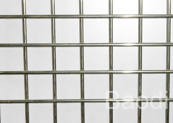 Χαμηλά φύλλα πλέγματος συγκόλλησης καλωδίων σιδήρου άνθρακα, καλώδιο γουρουνιών που περιφράζουν το άνοιγμα πλέγματος 25 - 150mm
