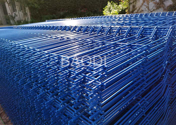 Το PVC έντυσε την ενωμένη στενά αλιεία με δίχτυα φρακτών καλωδίων με το μπλε χρώμα για την οδική περίφραξη