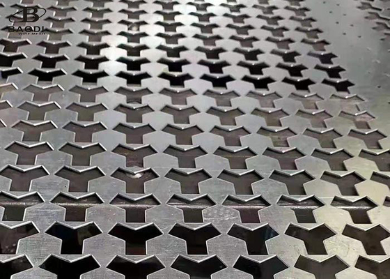 Πάχος 0.53.5mm φύλλων τετραγωνικό διατρυπημένο τρύπα πλέγμα μετάλλων