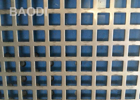 Η τετραγωνική τρύπα γαλβάνισε το διακοσμητικό διατρυπημένο ODM πλέγμα 1m X 2m οθόνης