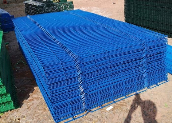 Μπλε χρώμα 50x200mm τετραγωνικό PVC φρακτών πλέγματος καλωδίων που ντύνεται με την τετραγωνική θέση